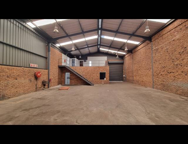322M² WAREHOUSE TO LET IN BARTLETT